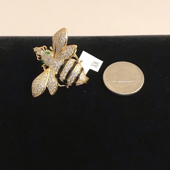 Queen Bee Brooch - Picture 7 of 9
